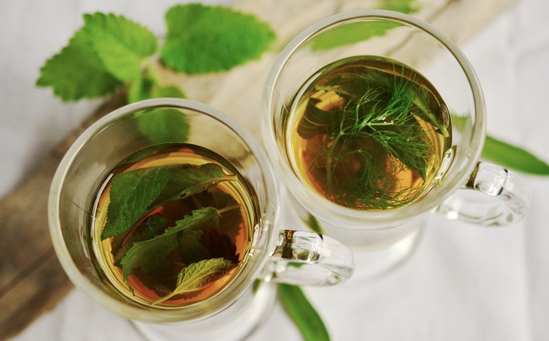 Připravte si čaj nebo tinkturu z listů jinanu dvoulaločného